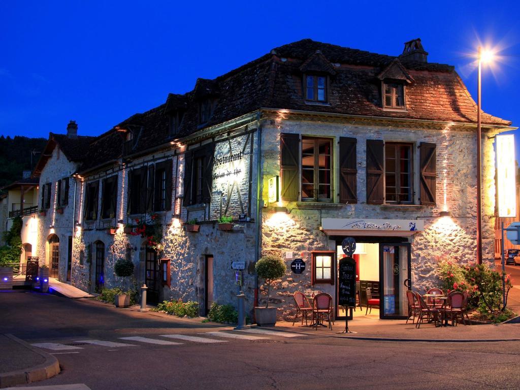 Le Victor Hugo - Hotel Et Restaurant - Logis Hotels Сен-Сере Экстерьер фото